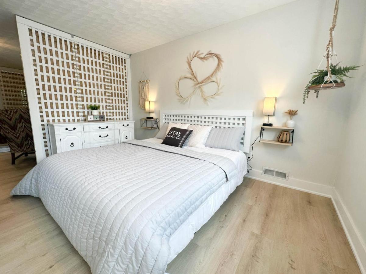 Dreamy Boho Remodeled Cottage With Mountain Views スパルタ エクステリア 写真